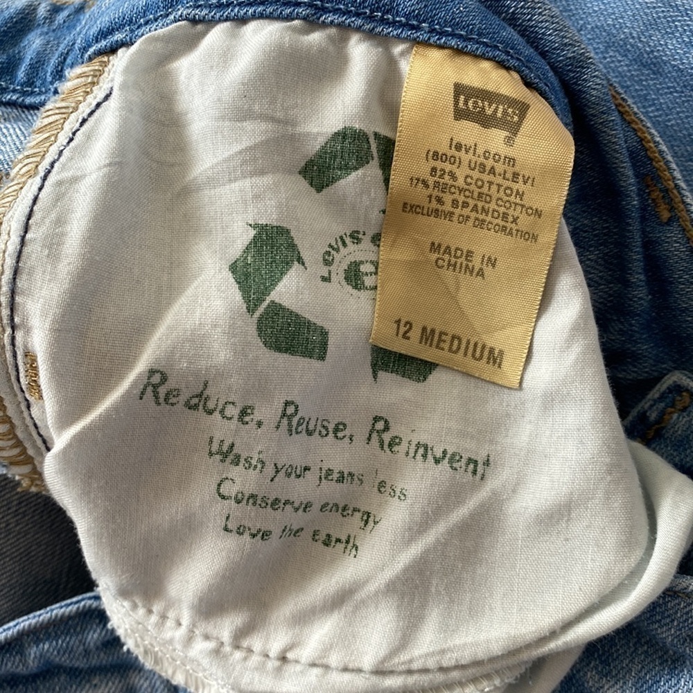 Levi light wash low flare denim. - Picture 5 of 13